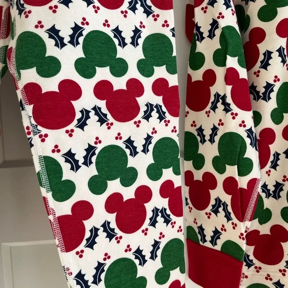 Hanna Andersson Women’s Mickey Mouse Christmas Pajama Set - Picture 4 of 6